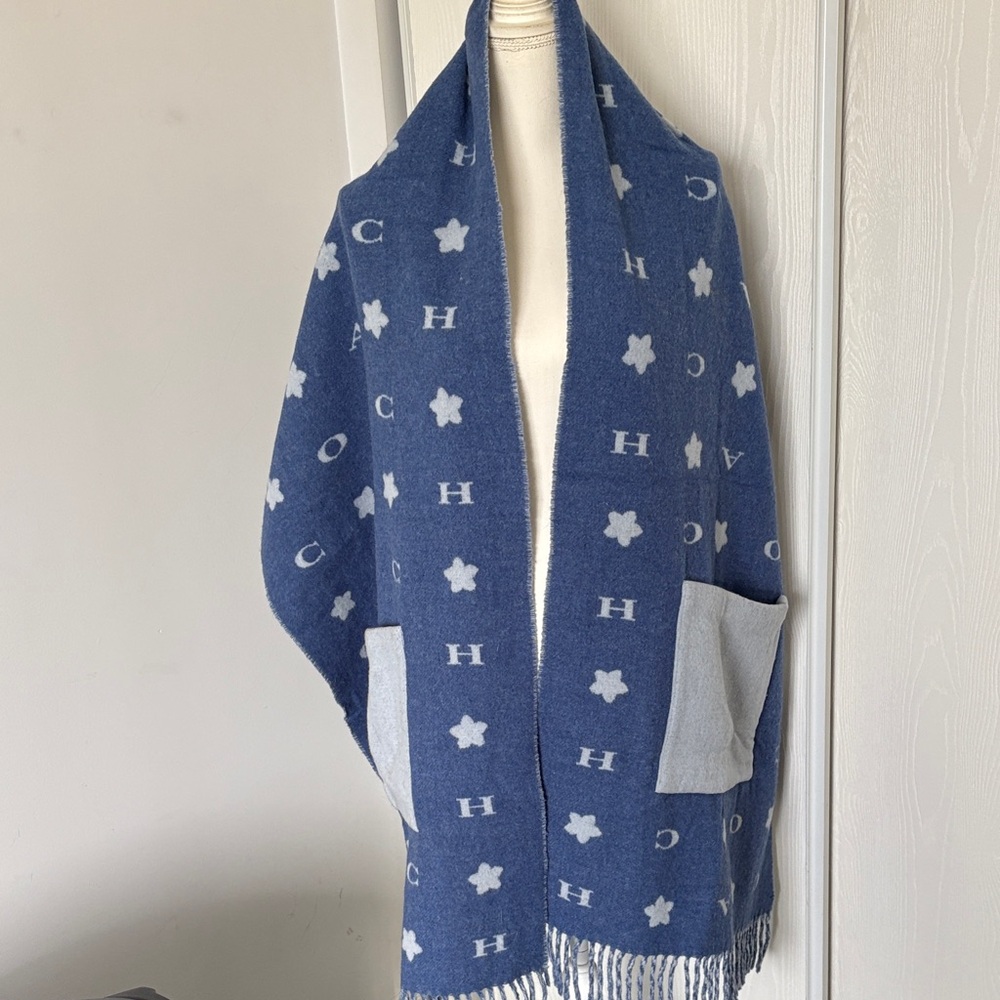 Coach wool scarf with pockets